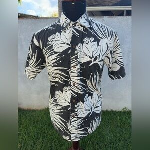 PreOwned T&L Muumuu Factory Men's Hawaiian Shirt Small Black Made In Hawaii